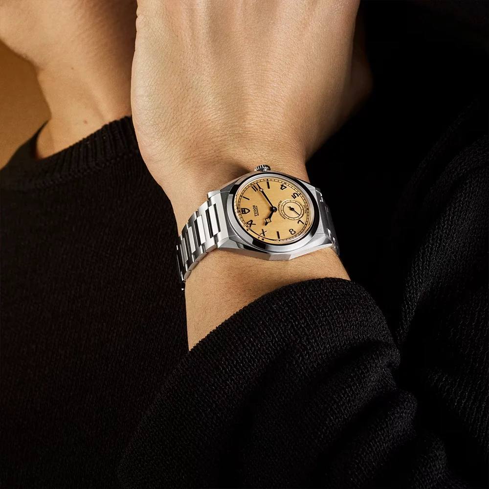 Monarch 39mm Dark-Champagne Dial Integrated Bracelet Watch - Image 4