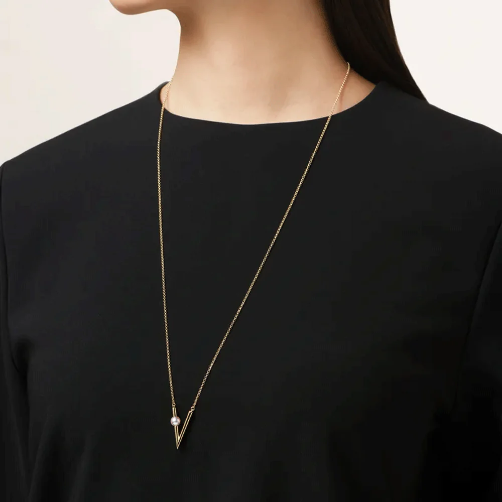V Code 18ct Yellow Gold Pendant - Image 2